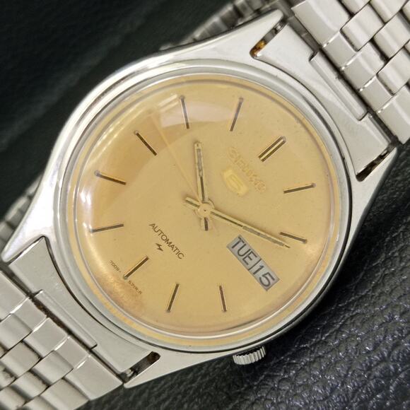 Vintage 1976 Seiko Automatic Mens Silver Watch W/daydate & Gold accents - Picture 1 of 9